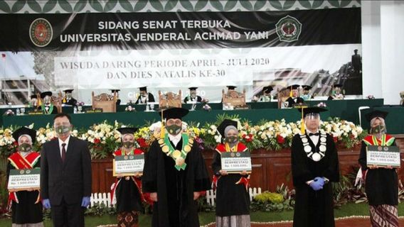 L'Université Jenderal Achmad Yani Fournit Des Diplômes Numériques Aux Diplômés