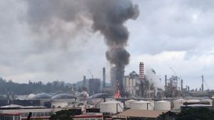 페르타미나 발릭파판(Pertamina Balikpapan) 정유공장에 화재가 발생했습니다.