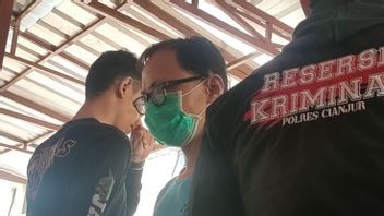 Raup Untung vendant un court-circuit link application buat un site judiciaire en ligne, un homme d’origine de Jakarta arrêté à Cianjur