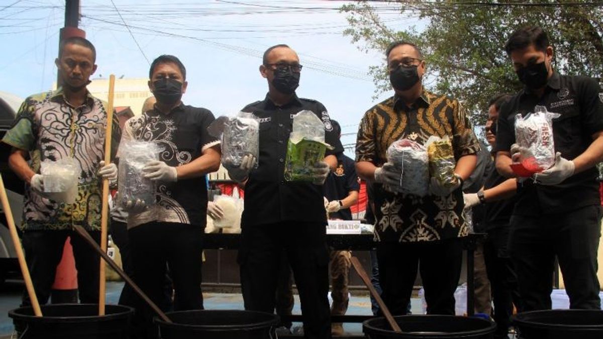 West Kalimantan Police Arrest 6 Perpetrators Bring 19 Kilograms Of Shabu From Malaysia