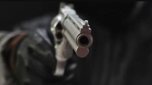 Warga Pulogadung Panik Ada Orang Mengaku Polisi Bawa Pistol, Tapi Ambil Emas dan Uang Milik Penjual Kopi Eceran