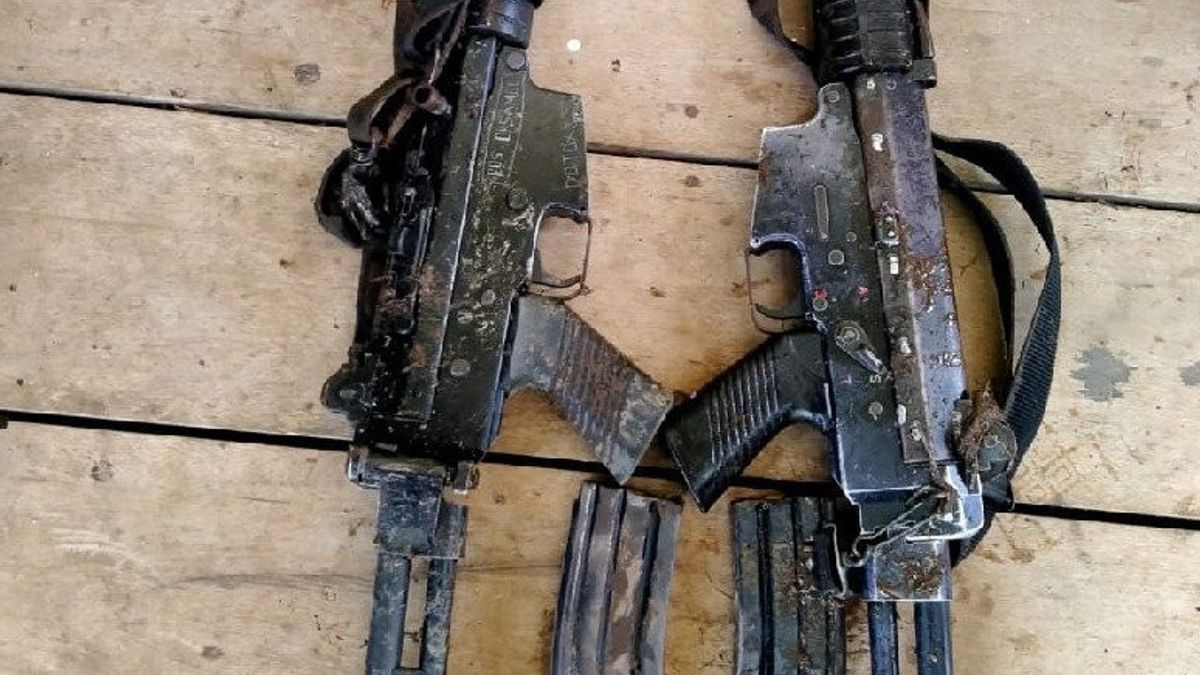 Deux Policiers Senpi SS1 Retrouvés Dans Un Abri En Papouasie, Revolver Enlevé