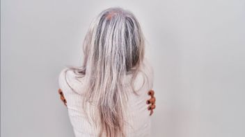 6 Ways to Care for Gray Hair to Keep It Shiny
