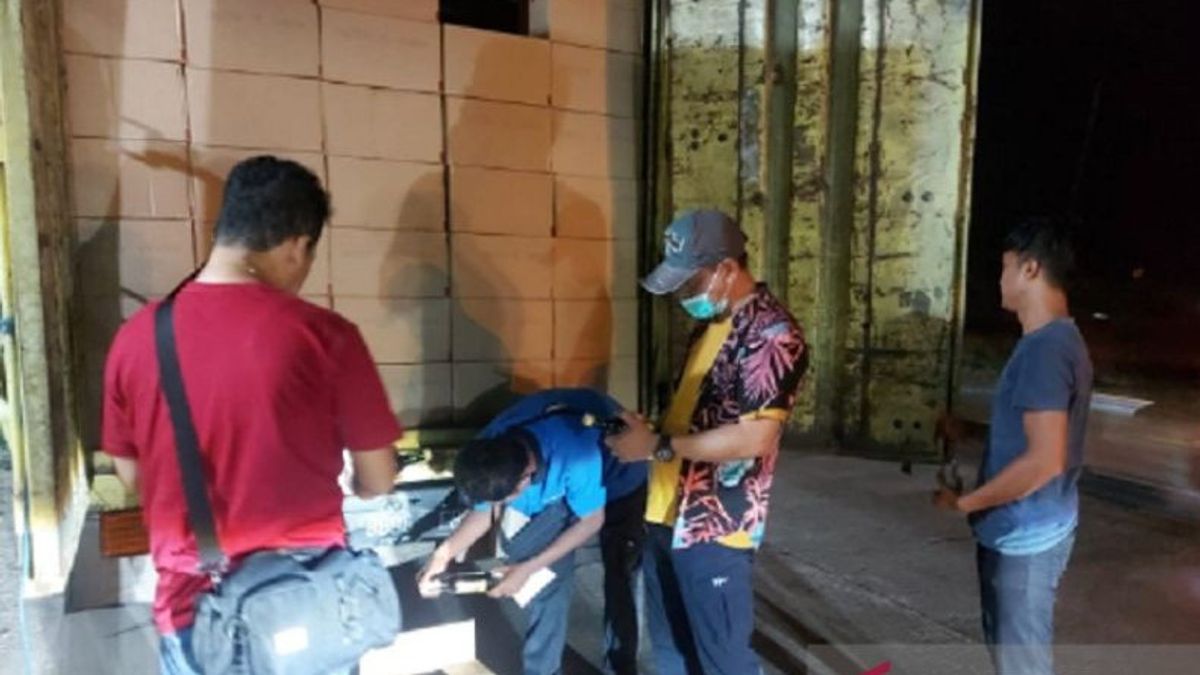 The Karawang Police Expressed Distribution Of Hundreds Of Karton Hard Drinks