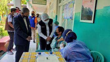 COVID-19 東ジャワでの予防接種はまだ最小限である、コフィファ知事:奨励されなければならない