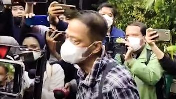 VIDEO: This Is How Vanessa Angel's Father Arrives At His Son's House In Kembangan, West Jakarta