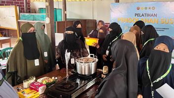 デンサス88は、ダルユス・シャハダ・ペスントレンの修道士に生産的なスキルを持つよう奨励