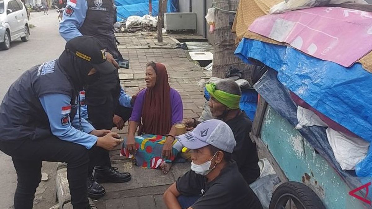 After Entering The Social And Development Institutions, The Beggars And PMKS In West Jakarta Must Leave Their Professionals