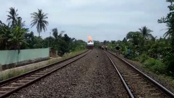 Lokomotif KA di Lampung Keluarkan Api Viral di Medsos, Berikut Penjelasan PT KAI
