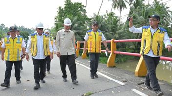 PUPR Minister Basuki Visits West Sumatra, Roads And Bridges Damaged Due To Floods Will Be Repaired