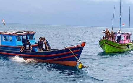 Kejari Natuna Musnahkan 2 Kapal Ikan Asing Asal China