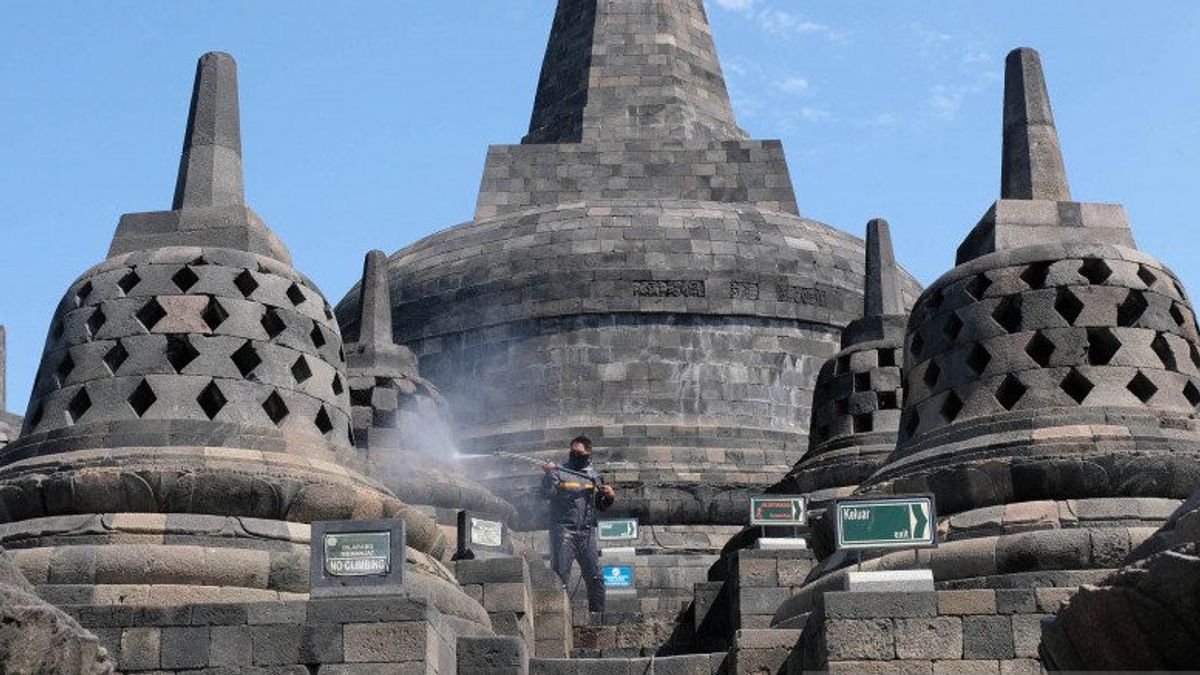 PT TWC Gelar Kajian Lapangan Kunjungan Wisata Naik Candi Borobudur