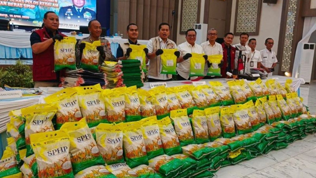 شرطة جاوة الشرقية تكشف عن بيع الأرز المزيف في بروبلينجو ، مع عائدات تصل إلى عشرات الملايين
