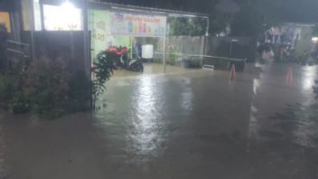 BPBD Cirebon Terjunkan Tim Evakuasi Warga Terdampak Banjir