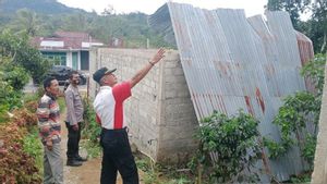 Rumah Warga Rusak Diterjang Angin Kencang di Solok Sumbar