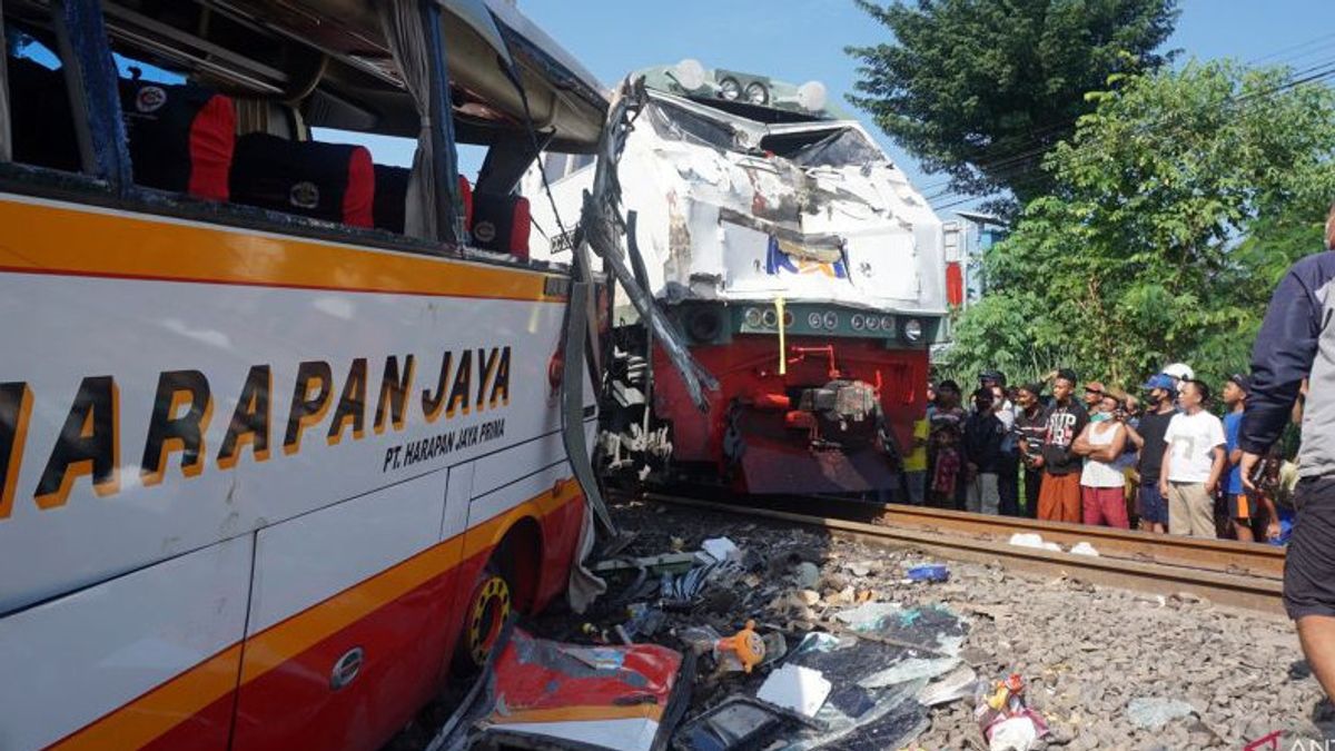 Lima Orang Tewas di Perlintasan Kereta Desa Ketanon Tulungagung, KAI Bakal Tuntut Pengusaha Bus