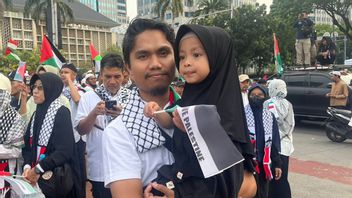 幼児をパレスチナの防衛行動に参加するよう招待する、抗議者たち:ムスリム同胞の世話をするように教える