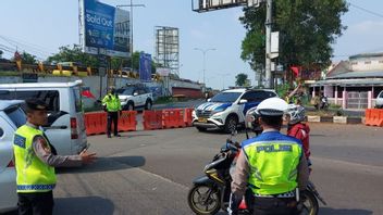Preventing Traffic Jams, Pospam Simpang Jomin Closes A Number Of U-Turns