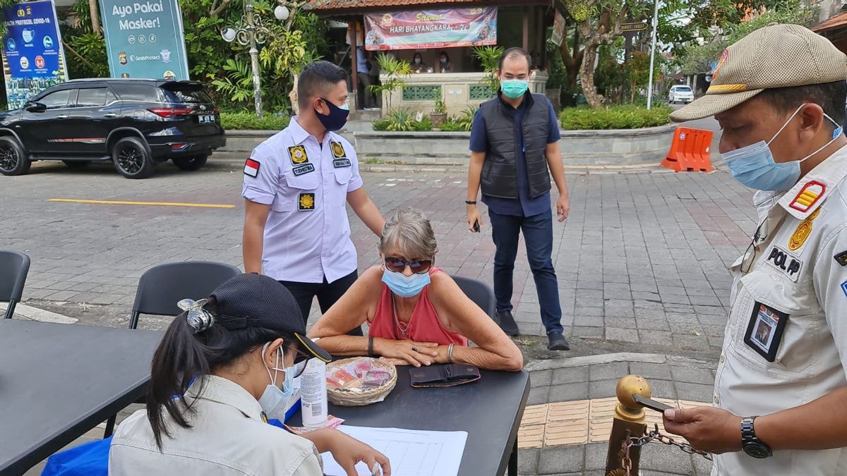 Langgar Prokes di Masa PPKM Darurat, 3 WNA di Ubud-Bali Didenda Rp1 Juta 