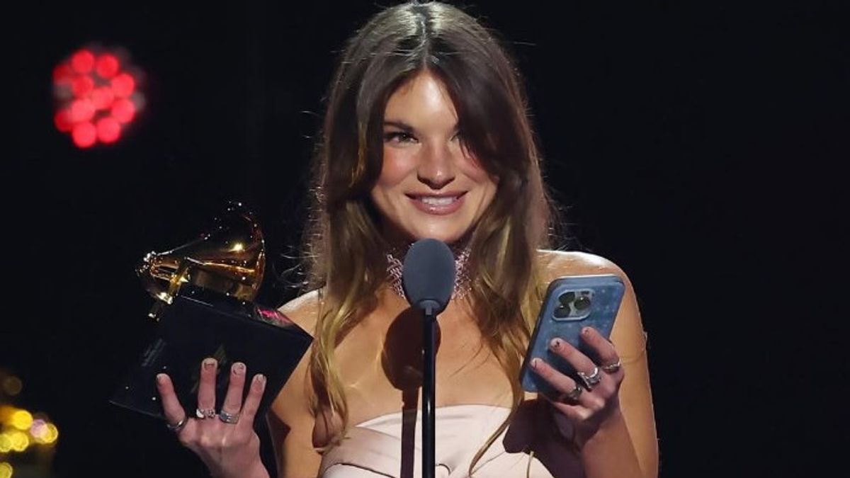 Write Espresso And APT., Amy Allen Wins Grammy Awards 2025 In Songwriter Of The Year Category, Non-Classical