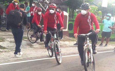 Momen Ketua KPK Firli Gowes dan Tabuh Bedug Bas 'Pamer Bojo' dalam Raker di Yogya