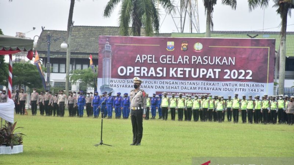 除了在Ketupat行动期间向3，244名TNI-Polri人员发出警报外，占碑警方还禁止煤炭运输通过