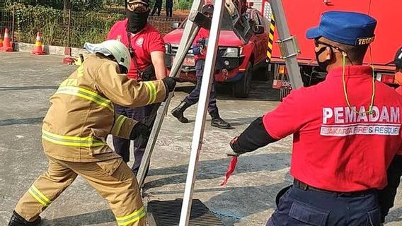 Central Jakarta Fire and Rescue Admits, Complete Fire Extinguisher, But Not Working
