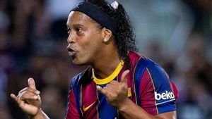 Cetak Gol dari Titik Putih, Ronaldinho Pukau Penonton di Pertandingan Legenda Barcelona Vs Real Madrid