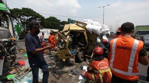 2 Orang Tewas Akibat Kecelakaan Bus dengan Truk di Tol Dupak Surabaya