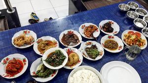 Politikus Minang Minta Restoran Nasi Padang Babiambo Ganti Nama