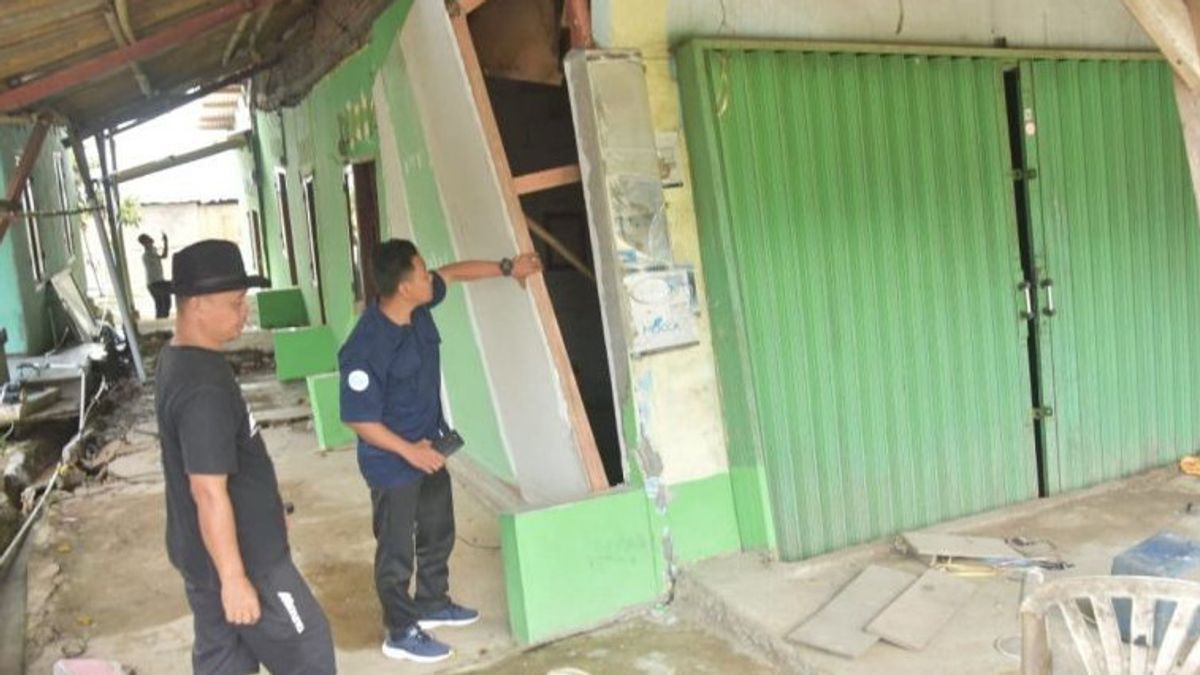 由于土地流动,Bojongmangu Bekasi的数十所房屋被安布