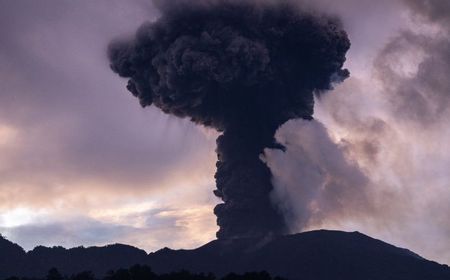 Mulai 1 Desember Badan Geologi Turunkan Status Siaga Gunung Marapi menjadi Waspada