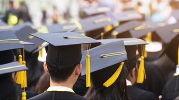 نصائح لاختيار المنح الدراسية المناسبة للمحاضرات في الخارج والحرم الجامعي في إندونيسيا