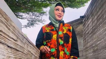 Rina Gunawan, Figure Chaude Sur L’écran En Verre Indonésien