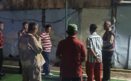 Polisi Pastikan Pelajar SMK Tewas Saat Asyik Main Bola di Cakung Akibat Tersengat Listrik Tiang Lampu