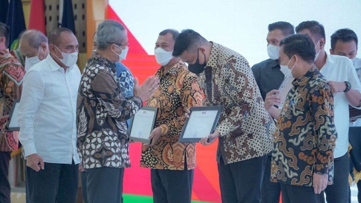 Medan Mayor Bobby Nasution Receives KPK Award For Asset Rescue Achievement