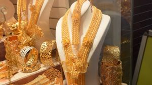 Viral Jemaah Haji Pamer Emas dari Tanah Suci, Ini Perbedaan Emas Arab dan Indonesia 