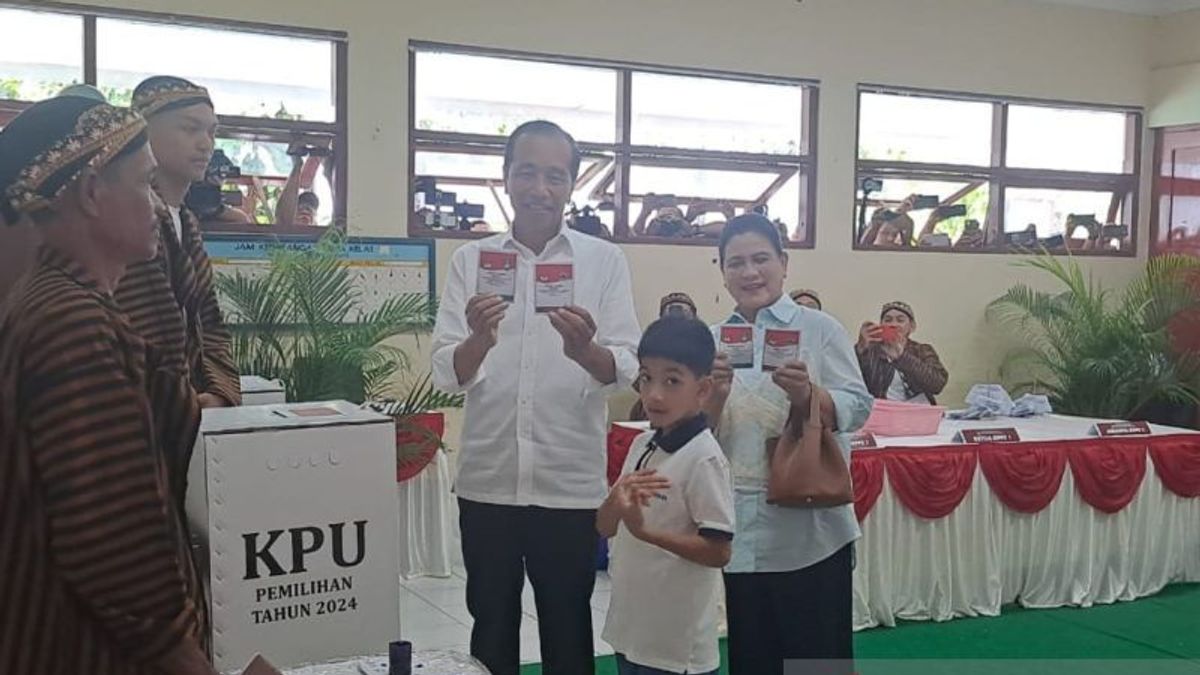 Voting At Polling Station 012 Banjarsari, Jokowi Urges Those Who Win The 2024 Pilkada Don't Be Jemawa