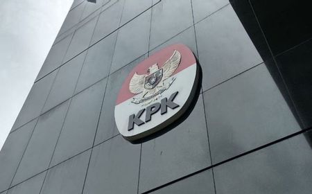 KPK Temukan Uang Rp80,9 Juta, Mata Uang Asing, hingga iPhone XR Saat OTT Bupati Kuansing