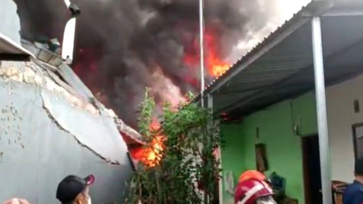 马罗斯的阿尔法蒂尔商店塑料仓库再次燃烧