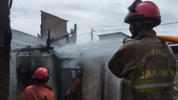 ワラカの火災が住宅を食い尽くした後、感電死した住民がいる