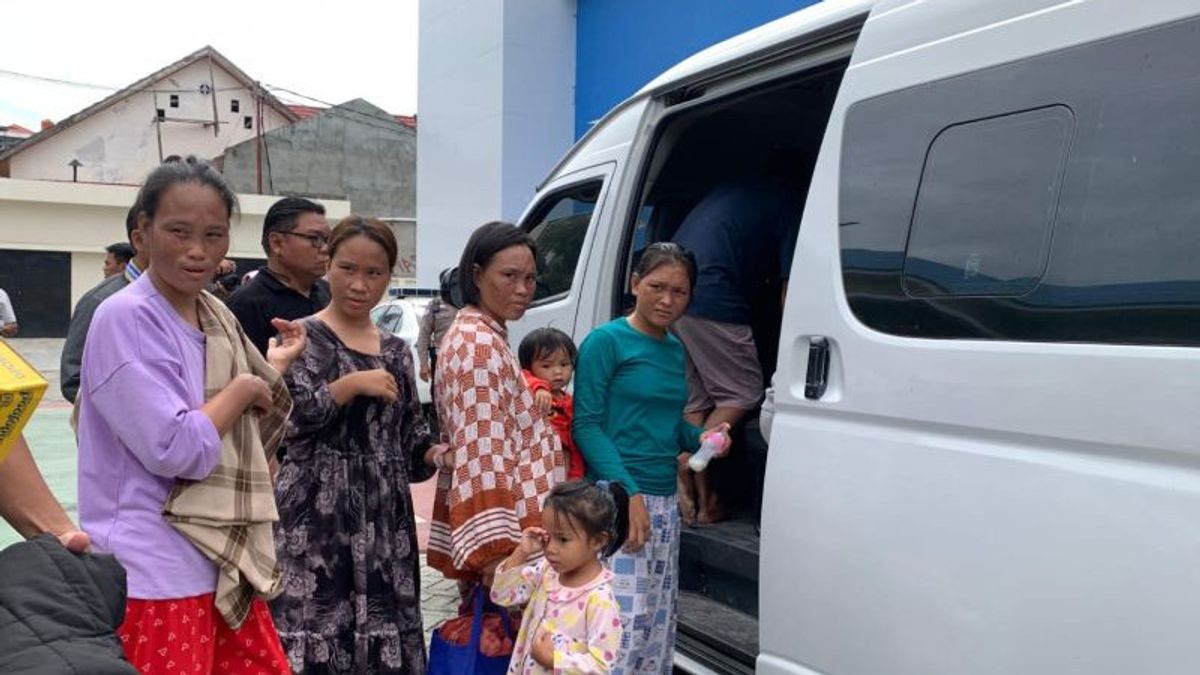 ブオルで立ち往生した15人のフィリピン人WNAがマナド・ルデニムに移動し、書類の検証を受ける