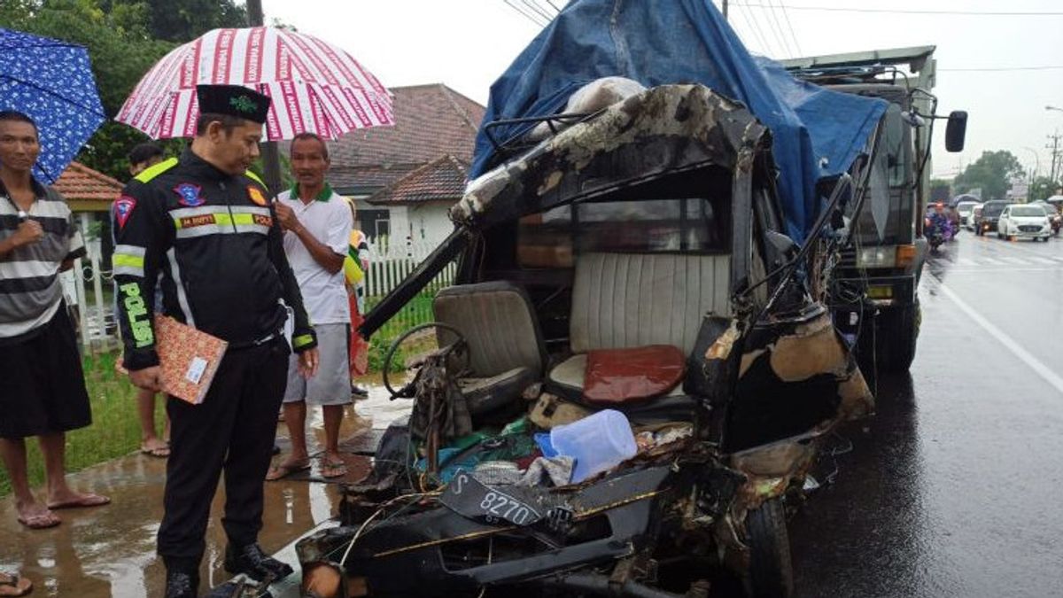 Kecelakaan Beruntun Libatkan 4 Kendaraan di Jombang, 5 Orang Luka