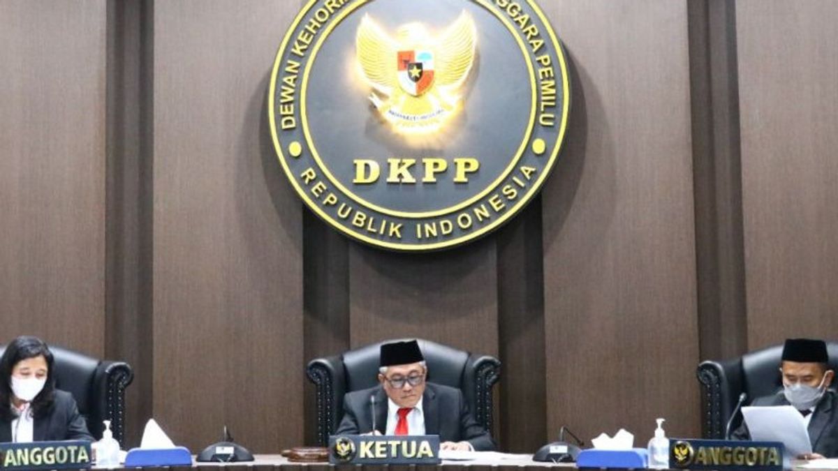   DKPP يطلق النار على عضو KPU Kapuas Dalang الذي اختلس ميزانية APBD للانتخابات الإقليمية في كاليمانتان الوسطى