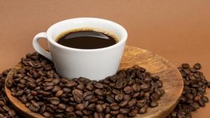 دراسة تكشف عن دور الكافيين ، يمكن للقهوة تغيير استجابة الدماغ لمسة