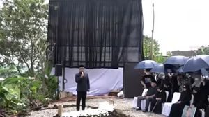 Tahan Tangis Usai Pemakaman Eril, Ridwan Kamil Ucapkan Terima Kasih, Izinkan Kami Adaptasi Dulu