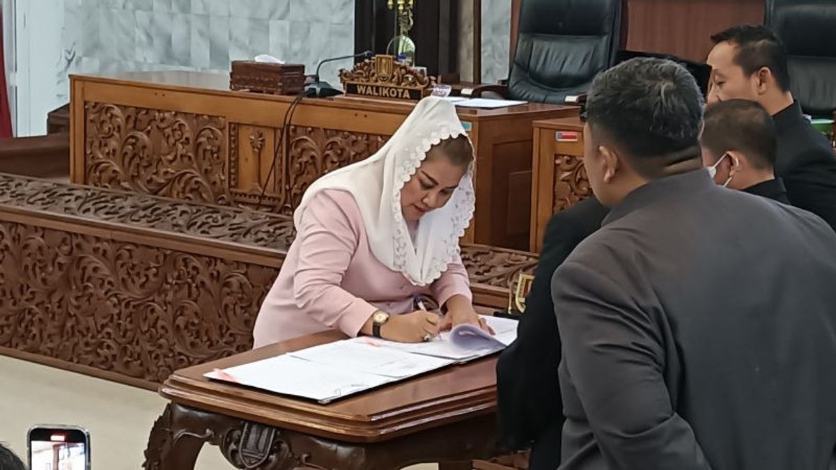 Kemunculan Perdana Walkot Ita di Paripurna DPRD Usai 5 Hari Instansi di Pemkot Semarang Digeledah KPK 