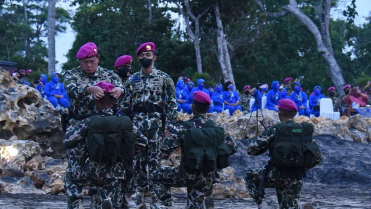 Momen Sakral Penyematan Baret Ungu ke 512 Prajurit Korps Marinir, KSAL Yudo Margono: Kalian Jadi Andalan Bangsa dan Negara!