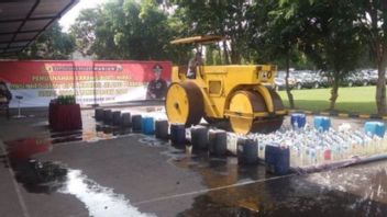 Madiun City Police Destroys 2,217 Liters Of Alcohol Ahead Of Ramadan