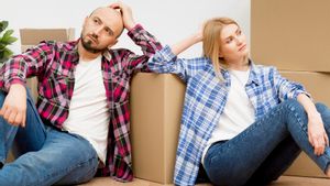 5 Efek <i>Midlife Crisis</i> dalam Hubungan Romantis dan Pernikahan